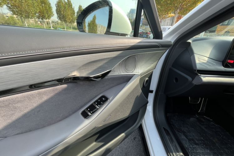 Used VOYAH PASSION 2024 PHEV Four-Wheel Drive Ultra-Long Range Flagship Model