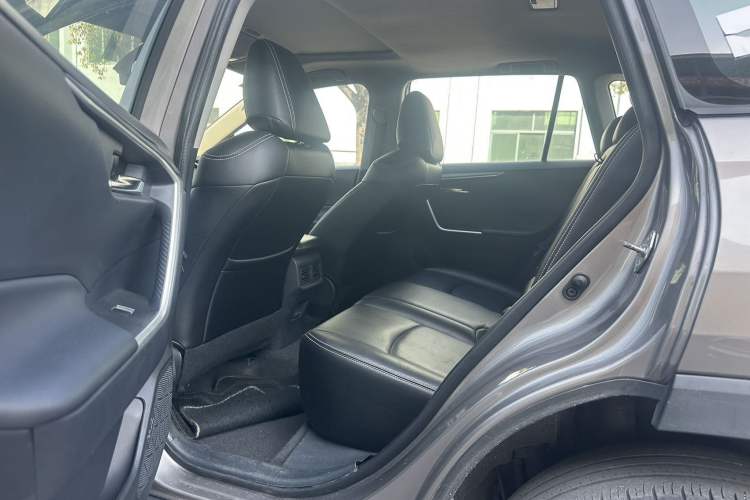 Used Toyota RAV4 2021 2.0L CVT Two-Wheel Drive Fashion Edition
