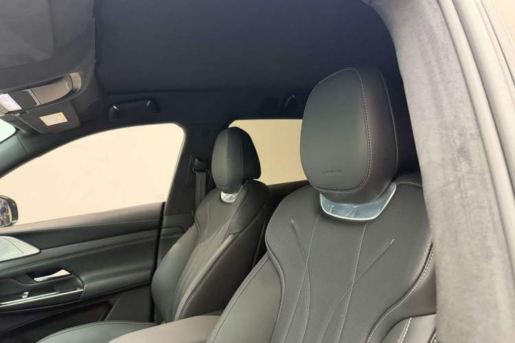 Used XPeng G9 2025 680 Ultra-Long Range All-Wheel Drive Max Roof