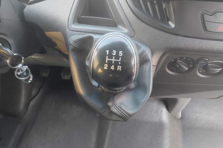 Used Ford Transit 2020 2.0T Diesel Multi-Function Commercial Vehicle Mid-Chassis Low-Roof Design with Dual Rear Doors Meeting China VI Emission Standards
