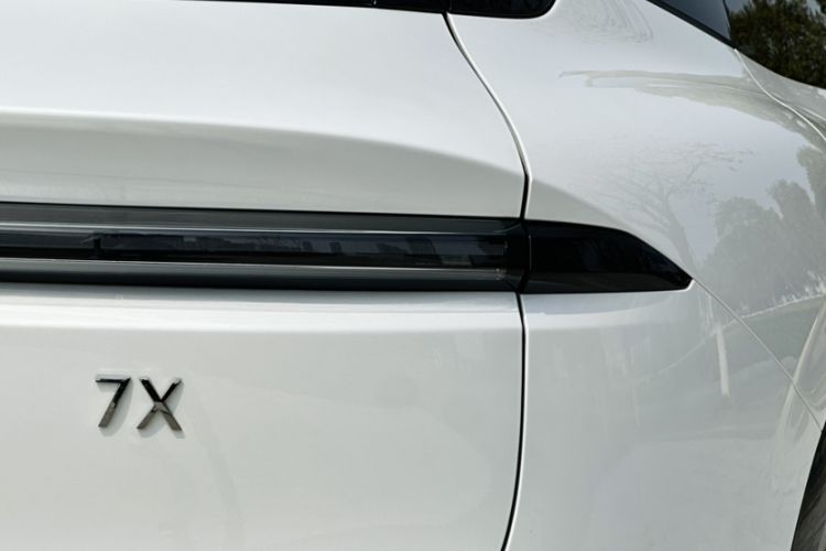 Used Zeekr 7X 2025 100 kWh Long-Range Rear-Wheel Drive with Intelligent Driving Features
