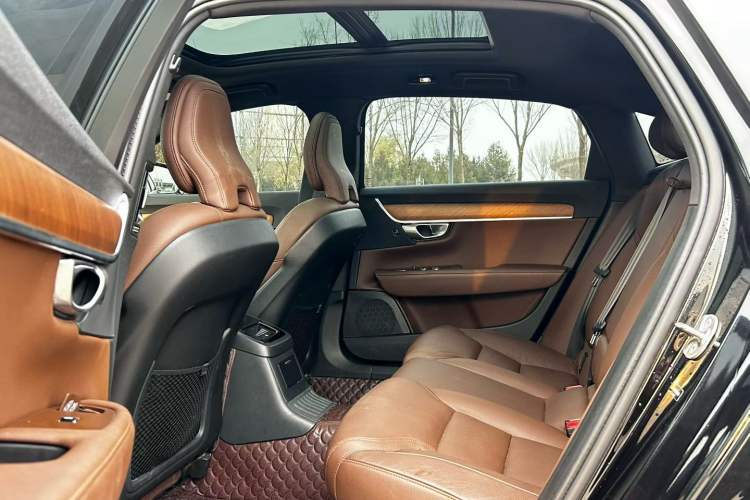 Used Volvo S90 New Energy 2024 Plug-in Hybrid Four-Wheel Drive Long-Range Zhiyi Luxury Edition