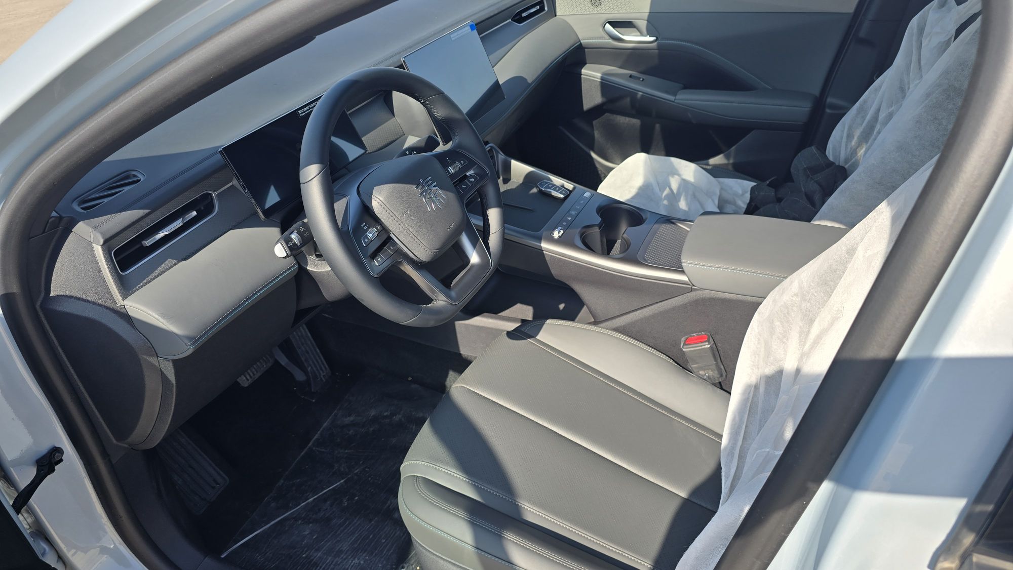 BYD Qin PLUS 2026 DM-i 128KM Progressive Model — снимка 16