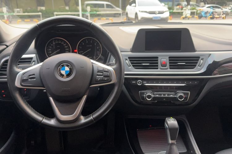 Used BMW 1 Series 2017 118i Sport Edition Center Console