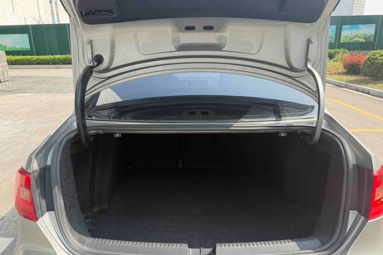 Used Volkswagen Sagitar 2014 Revised Version 1.6L Automatic Comfort Edition Trunk