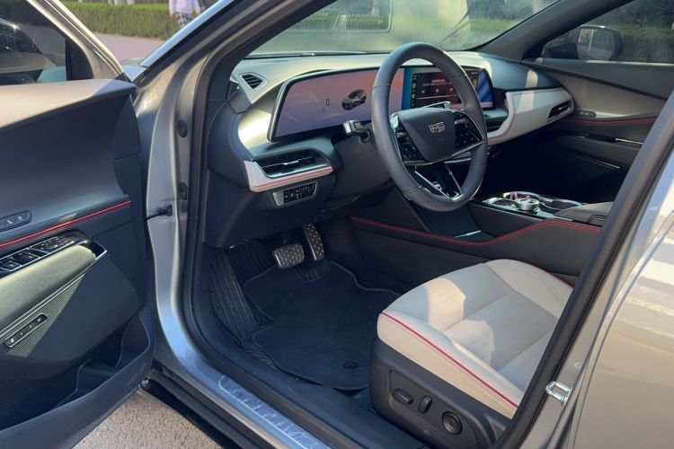 Used Cadillac GT4 2023 25T Luxury Model