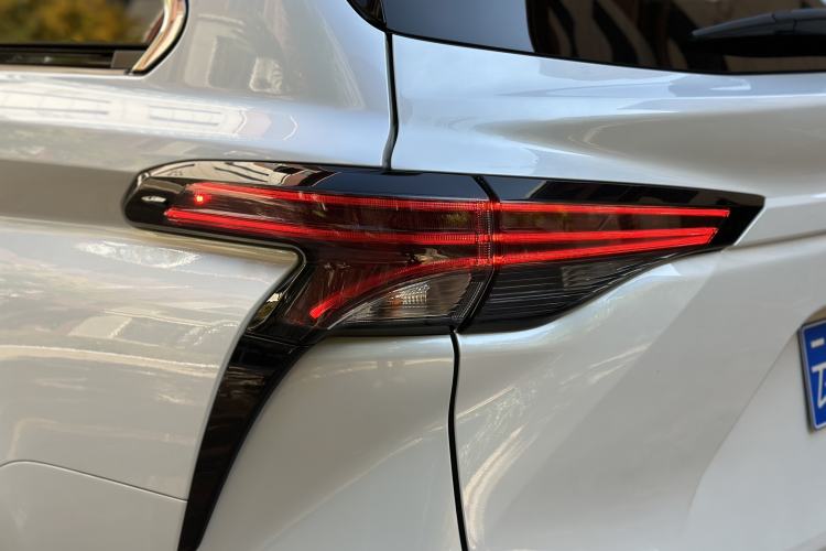 Used Toyota Sienna 2023 2.5L Hybrid Platinum Edition