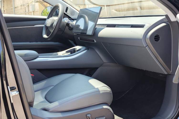 Used XPeng MONA M03 2025 600 with Ultra-Long Range Max Right Front Seat