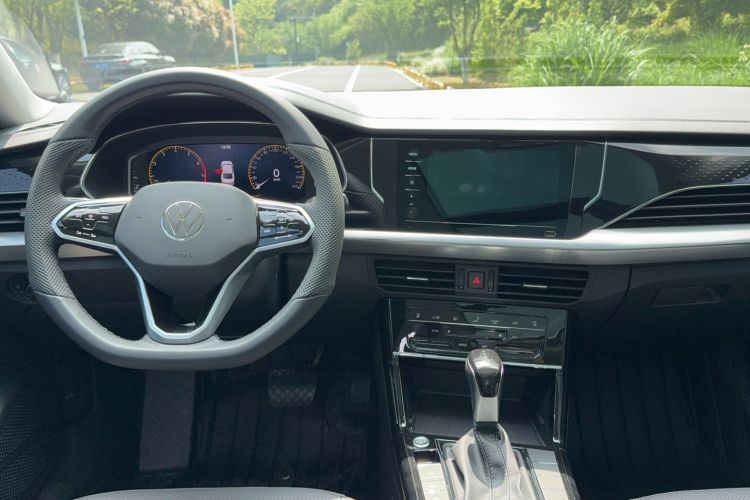 Used Volkswagen Passat 2024 380TSI Dragon Edition Center Console