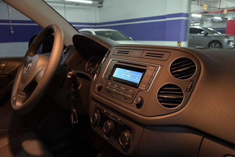 Used Volkswagen Tiguan 2016 280TSI Automatic Two-Wheel-Drive Silk Road Style Edition Interior 7