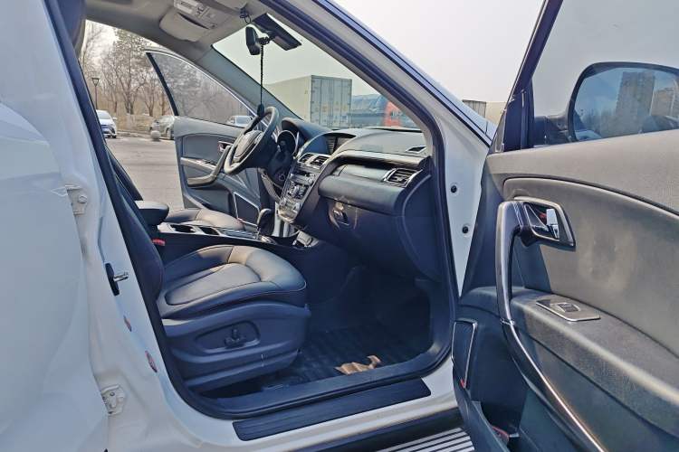 Used Bestune X80 2015 2.0L automatic luxury version
