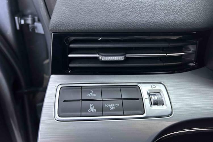 Used Roewe iMAX8 2022 Model 400TGI Exclusive Version for Key Accounts
