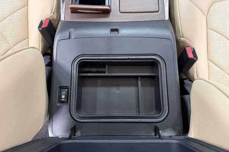 Used Nissan Patrol  Interior 9