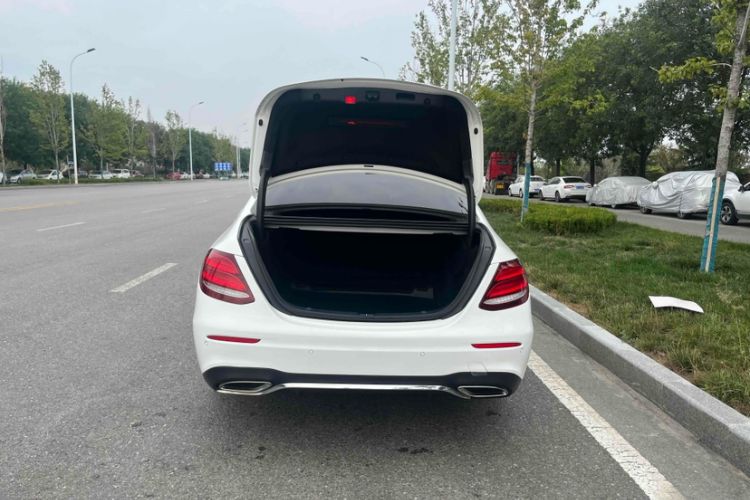 Used Mercedes-Benz E-Class 2018 E 200 L Sport Edition Interior 7