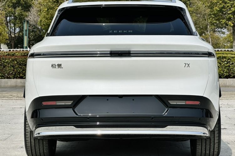 Used Zeekr 7X 2025 100 kWh Long-Range Rear-Wheel Drive with Intelligent Driving Features
