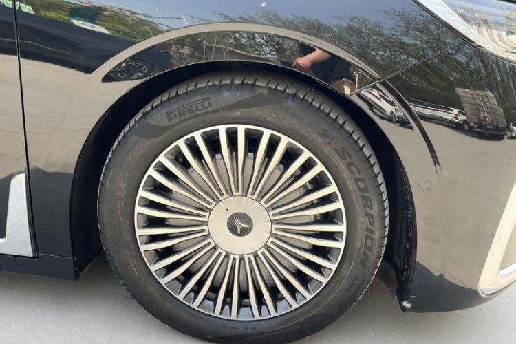 Used VOYAH Dream 2025 PHEV Four-Wheel-Drive Flagship Kunpeng Edition Exterior 9