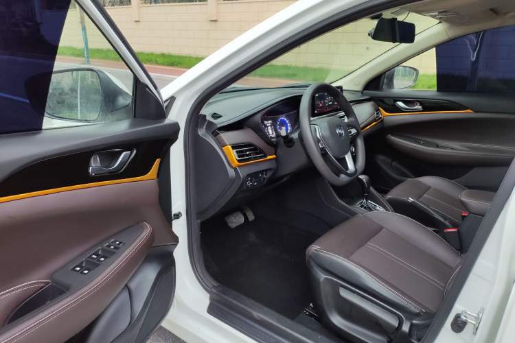 Used CHANGAN Eado DT 2019 1.6L Automatic Smart Enjoyment Model China VI Standard Interior 1