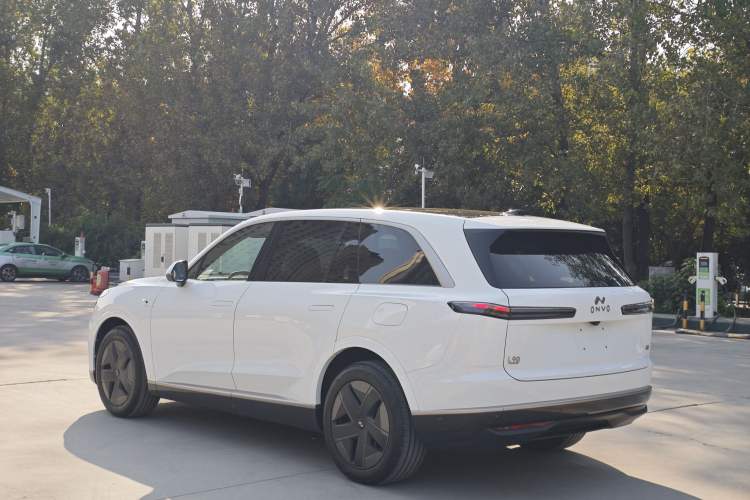 Used ONVO Luxeed L90 2025 Model—Pro Six-Seater Version