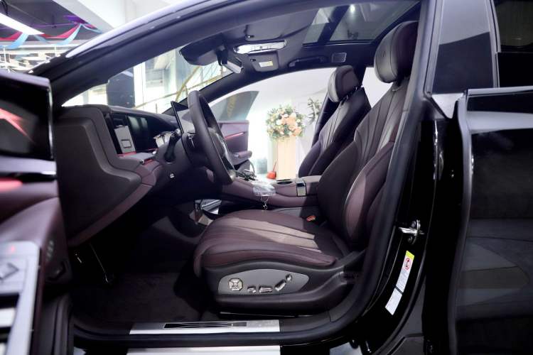 Used Denza Z9GT 2024 1100 4x4 Max First Edition Left Front Seat