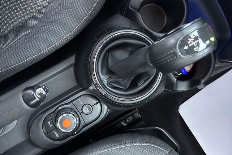 Used MINI MINI 2014 1.5T COOPER Fun
