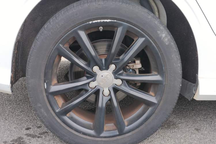 Used Audi A3 2014 Limousine 40 TFSI S line Comfort Model
