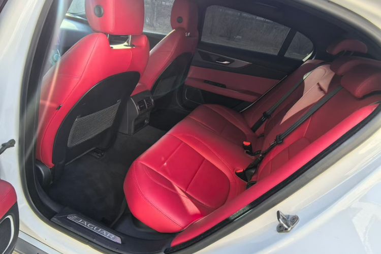 Used Jaguar XEL 2020 2.0T 200 PS R-DYNAMIC S Advanced Sport Edition Interior 2