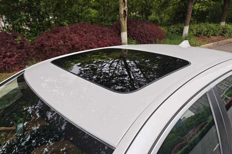 Used BMW 5 Series 2014 525Li Leading Model Roof