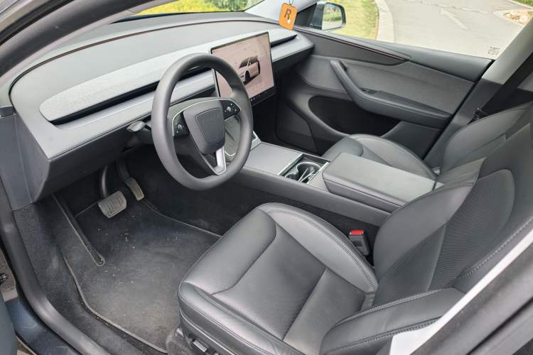 Used Tesla Model Y 2025 Rear-Wheel-Drive Version