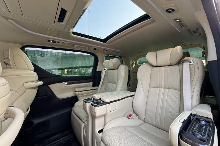 Used Toyota Vellfire 2023 Crown Dual-Engine 2.5L HV Prestige Edition