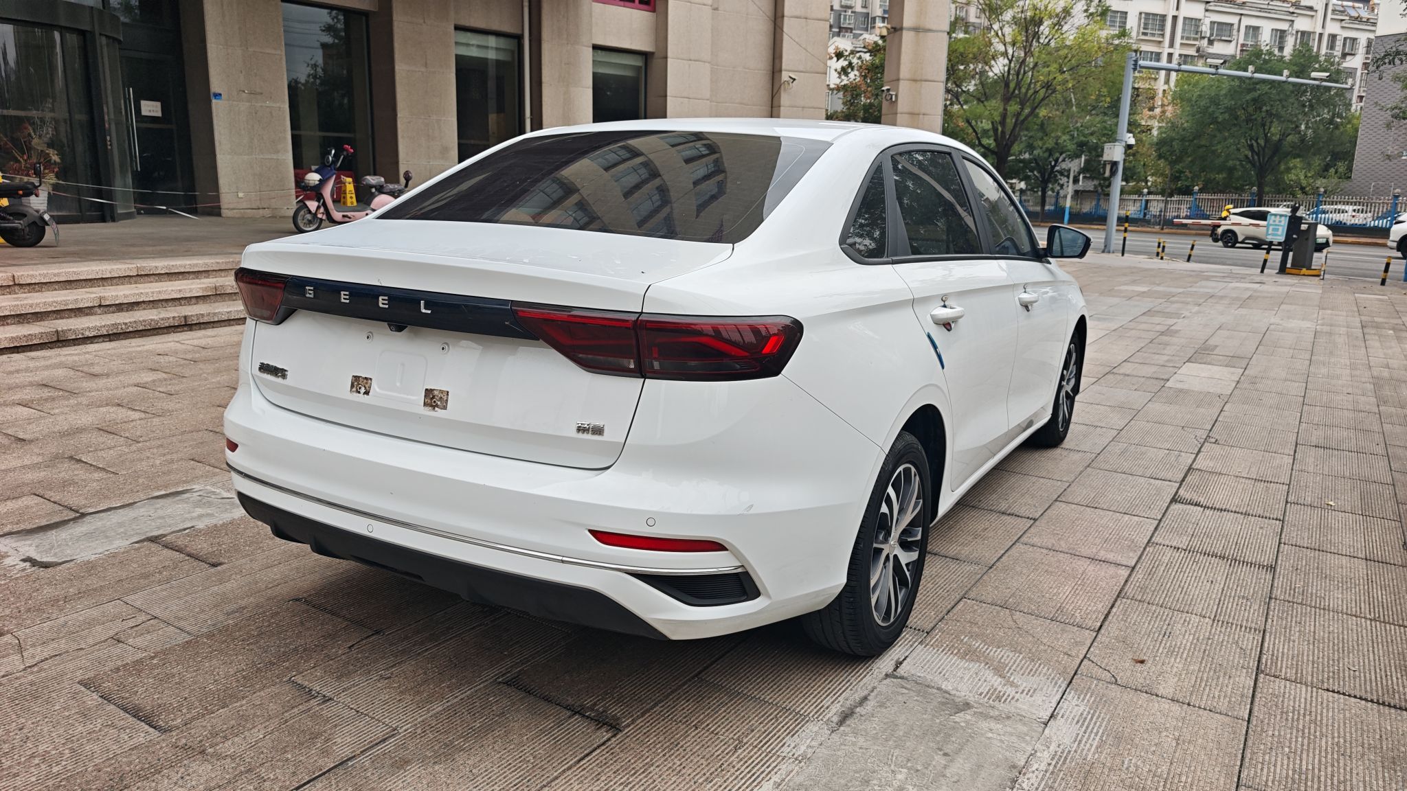 Geely Auto Emgrand 2022 4th Generation 1.5L Manual Luxury Model — снимка 15