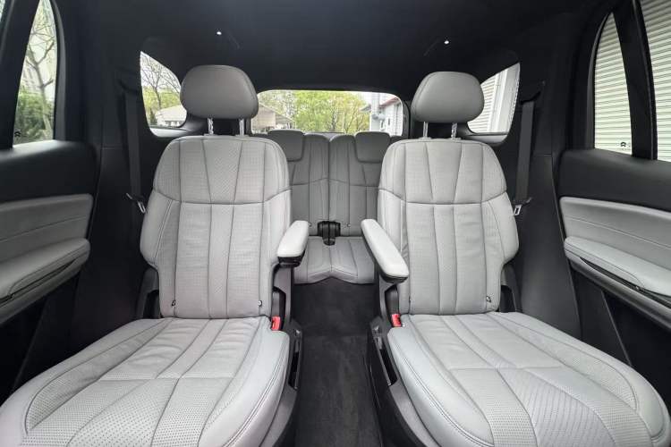 Used Nio ES8 2020 580 km Range Signature Edition Six-Seater Version Interior 12