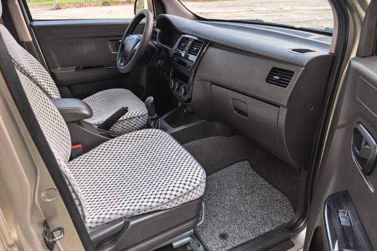 Used Wuling Rongguang V 2016 1.2L Standard Version
