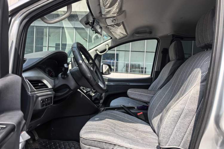 Used JAC Refine M3 2023 PLUS 1.5T 7/8-seater Smart Connectivity Version Left Front Seat