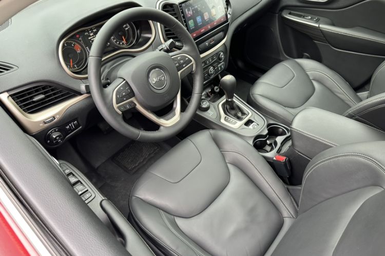 Used Jeep Cherokee 2016 2.4L Professional Edition
