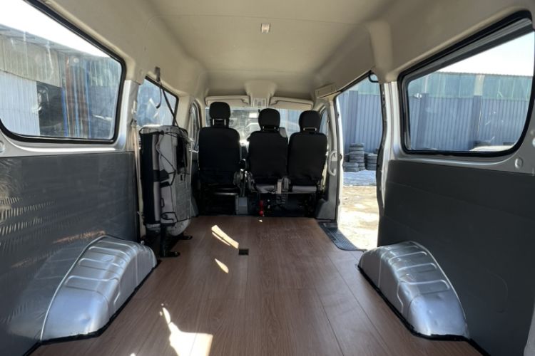 Used SAIC MAXUS Xintu V80 2017 2.5T 6-Speed Manual Aoyuntong National V Short Wheelbase Mid-Height 5/6/10-Seater