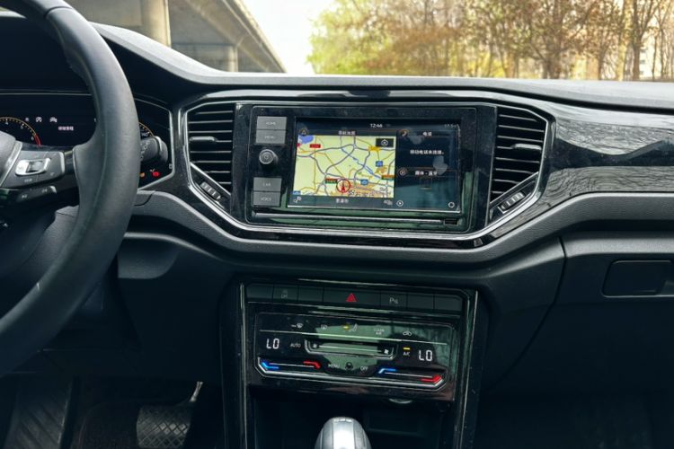 Used Volkswagen T-ROC 2020 280TSI DSG Two-Wheel-Drive Luxury Version Audio And AC Panel