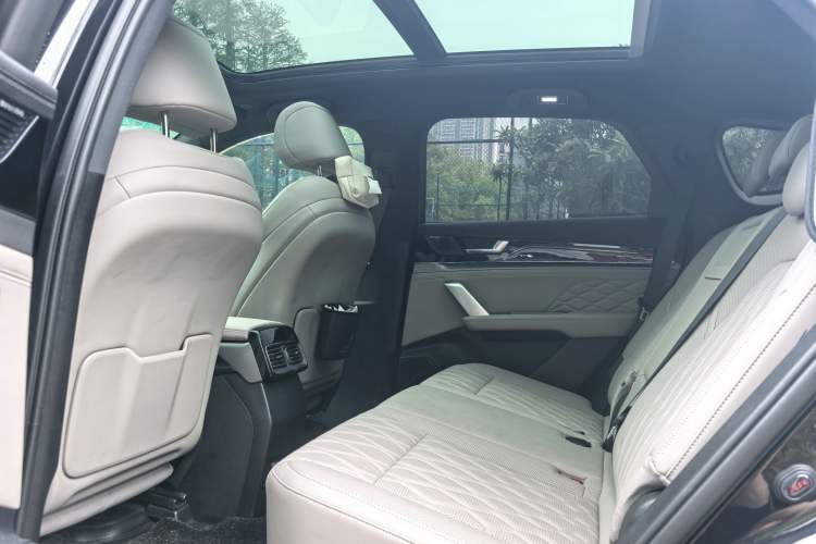 Used BYD Tang New Energy 2025 DM-i 115KM Prestige Model Interior 6