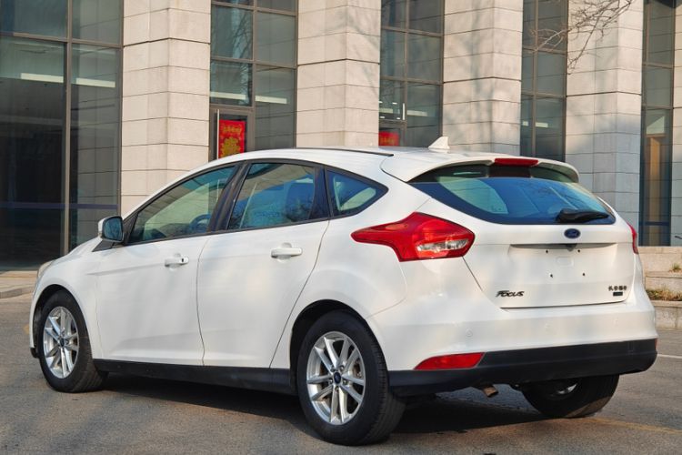 Used Ford Focus 2015 Hatchback EcoBoost 125 Automatic Supreme Style Edition
