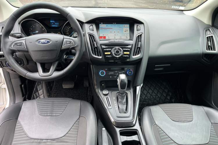 Used Ford Focus 2017 Sedan 1.6L Automatic Fashion Edition Smart Drive Version
