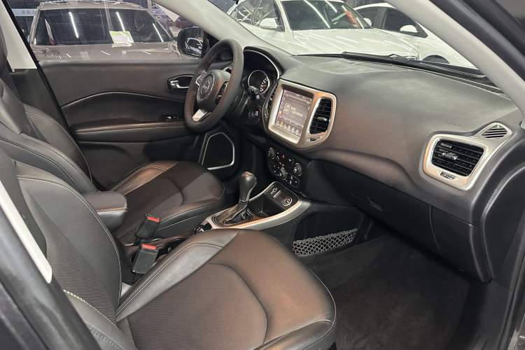 Used Jeep Compass 2017 200T Automatic Family Edition
