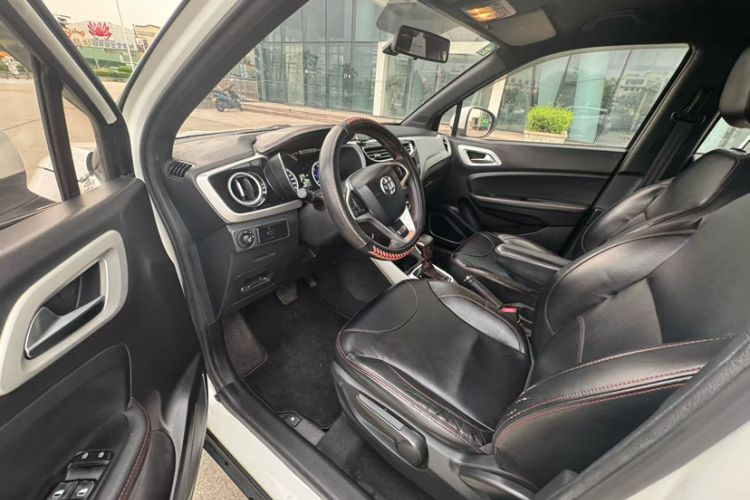 Used Brilliance V3 2015 1.5T Automatic Elite Model Interior 3