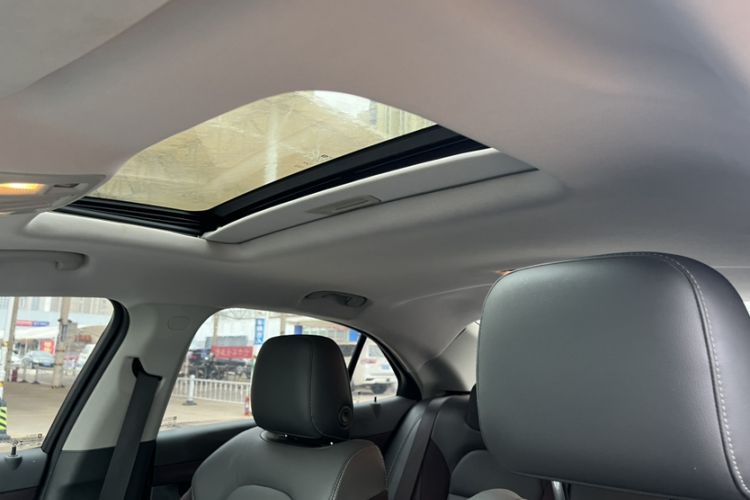 Used Chevrolet Malibu 2017 1.5T Automatic Luxury Edition Interior 5