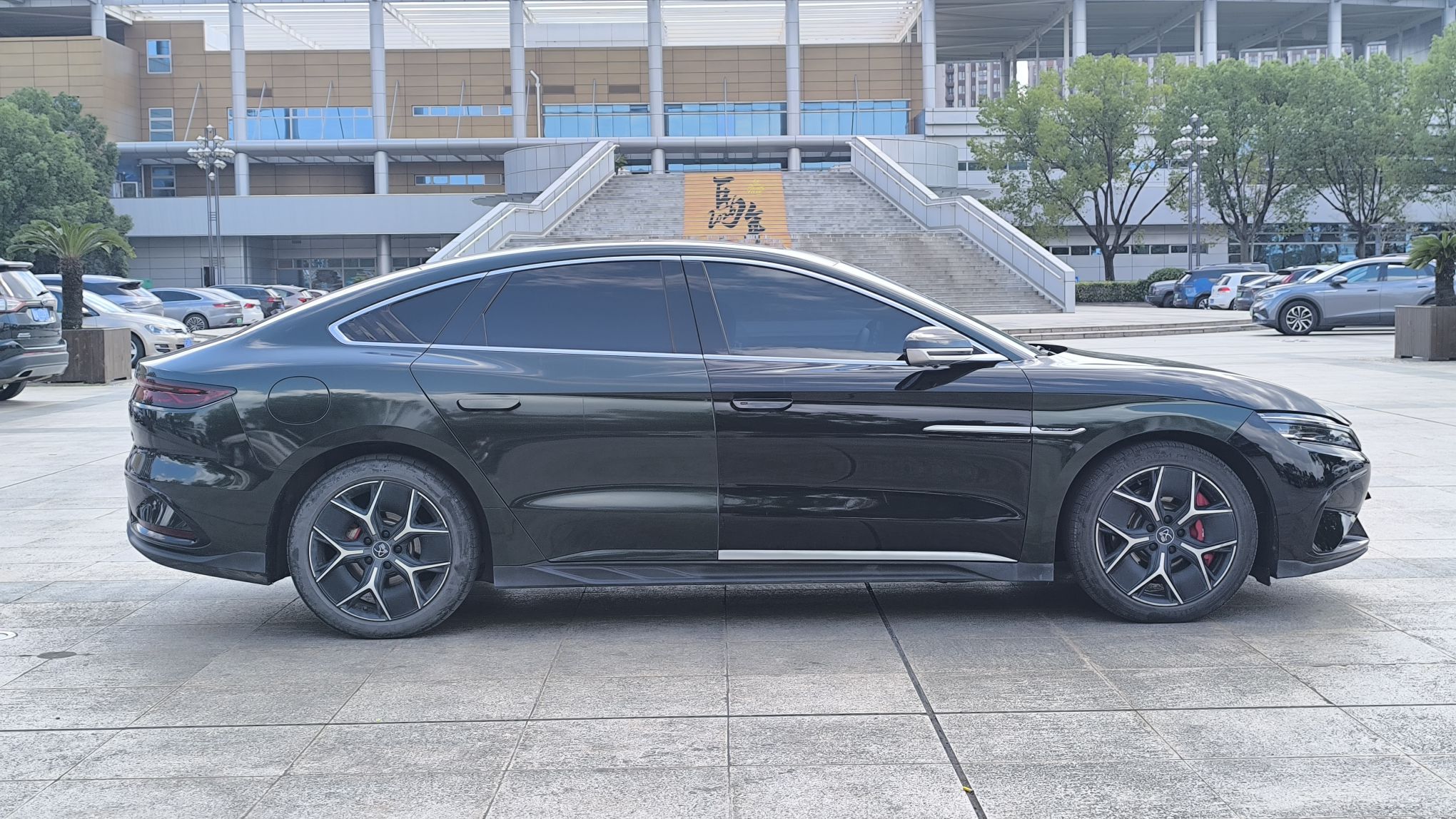 BYD Han 2022 EV Genesis Edition 715KM Front-Wheel-Drive Prestige Model — снимка 14
