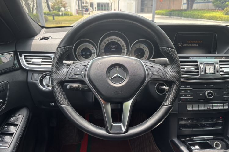 Used Mercedes-Benz E-Class 2015 E 320 L Sport Edition Steering Wheel