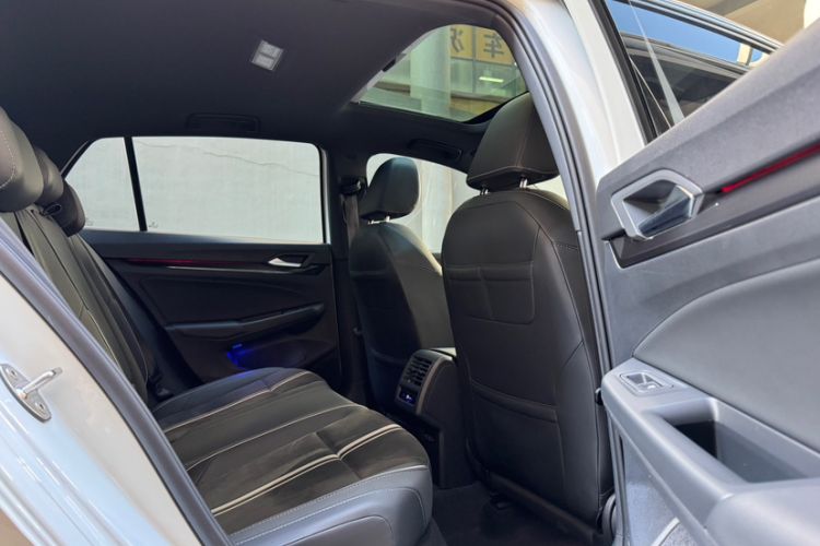 Used Volkswagen Golf 2023 280TSI DSG R-Line Lite Interior 4