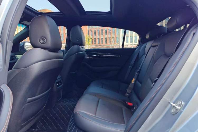 Used Cadillac CT5 2023 28T Platinum Edition Interior 6