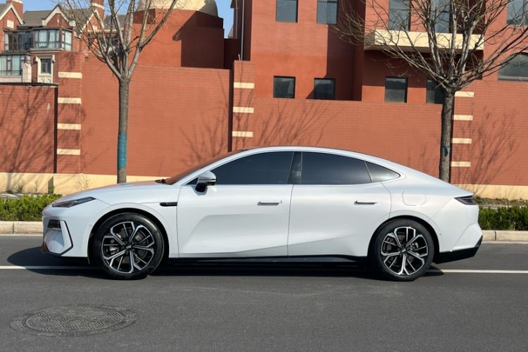 Used Geely Galaxy E8 2025 700 km Long-Range Intelligent Driving Version Exterior 3