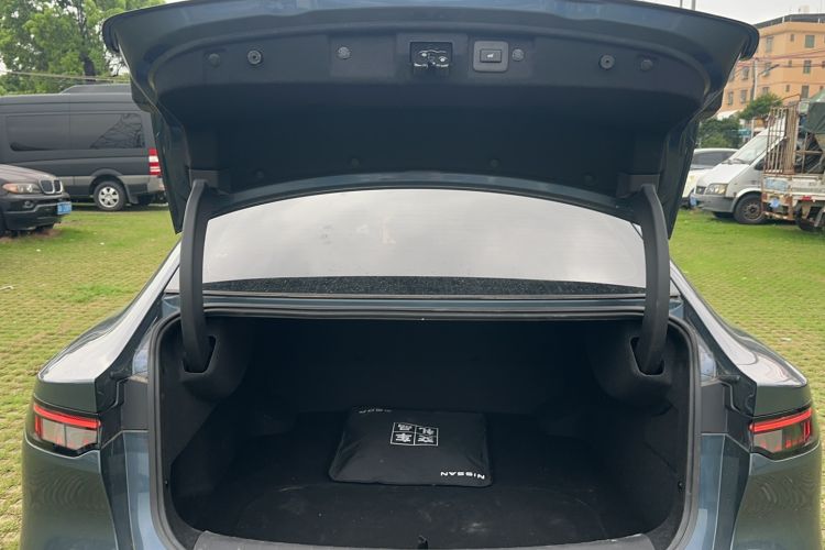 Used Nissan N7 2025 625 Max Trunk