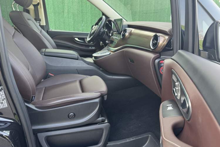 Used Mercedes-Benz V-Class 2022 V 260 L Long Wheelbase Prestige Edition Right Front Seat