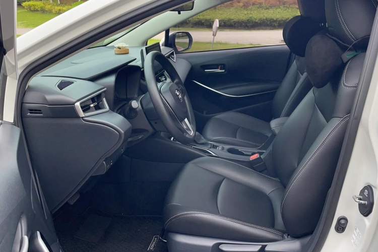 Used Toyota Corolla 2019 Dual-Engine 1.8L E-CVT GL-i Elite Edition Interior 2